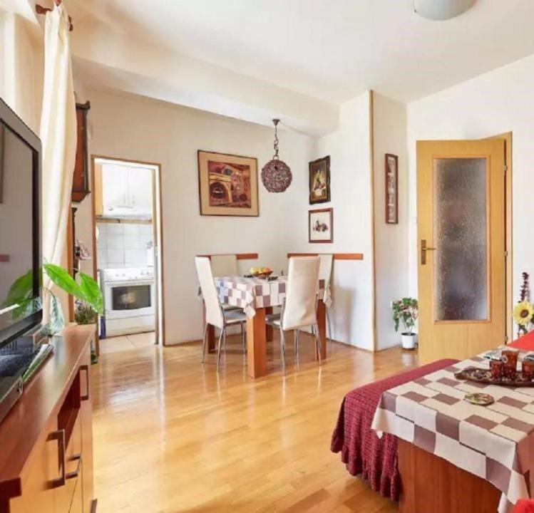 Апартаменты Bohemian Quarter / City Park, Free Parking Скопье Экстерьер фото